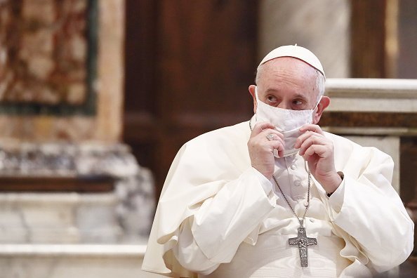 Papa Francisco recebe vacina contra covid-19 no Vaticano | Exame