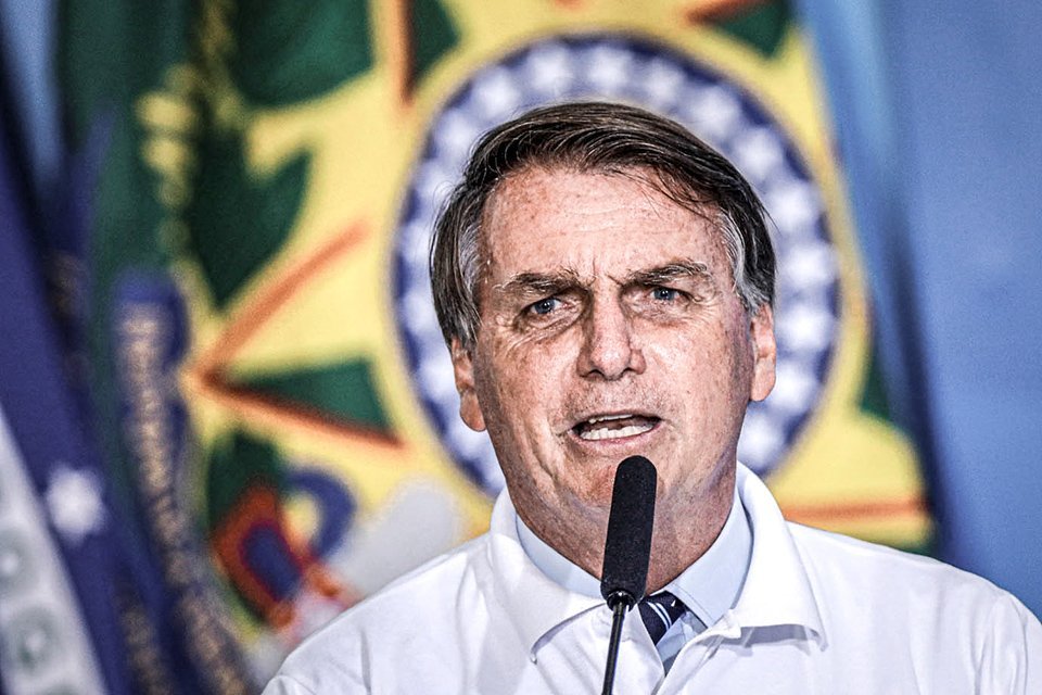 O presidente do Brasil, Jair Bolsonaro, fala durante cerimônia no Palácio do Planalto em Brasília, Brasil, 12 de janeiro de 2021. REUTERS / Adriano Machado