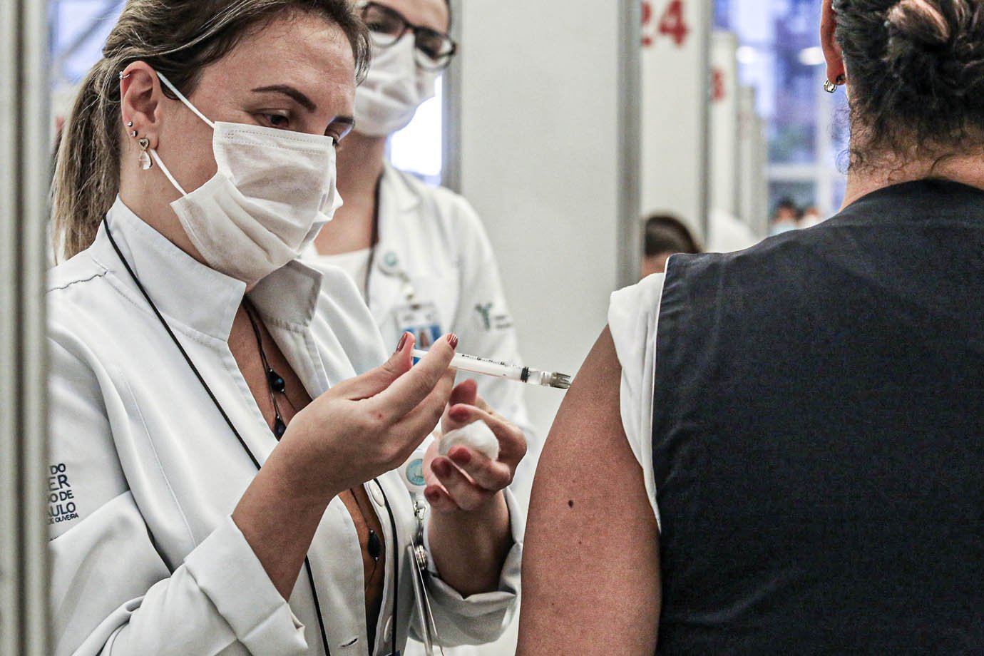 Funcionários do Hospital das Clínicas sendo vacinados contra a COVID-19. Dia: 19/01/2021 Local: São Paulo/SP Foto: Governo do Estado de São Paulo
