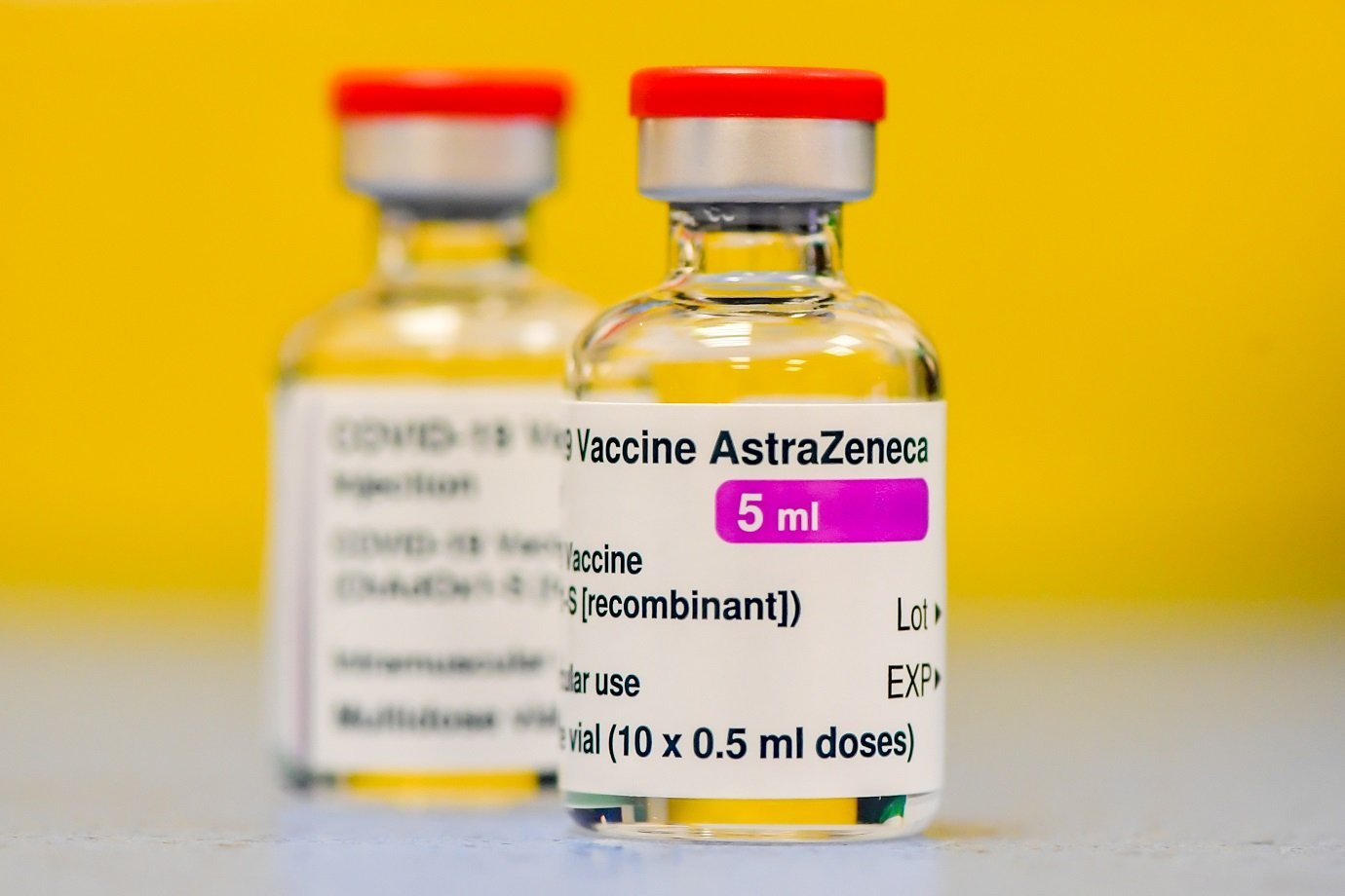 Vacina AstraZeneca e fiocruz