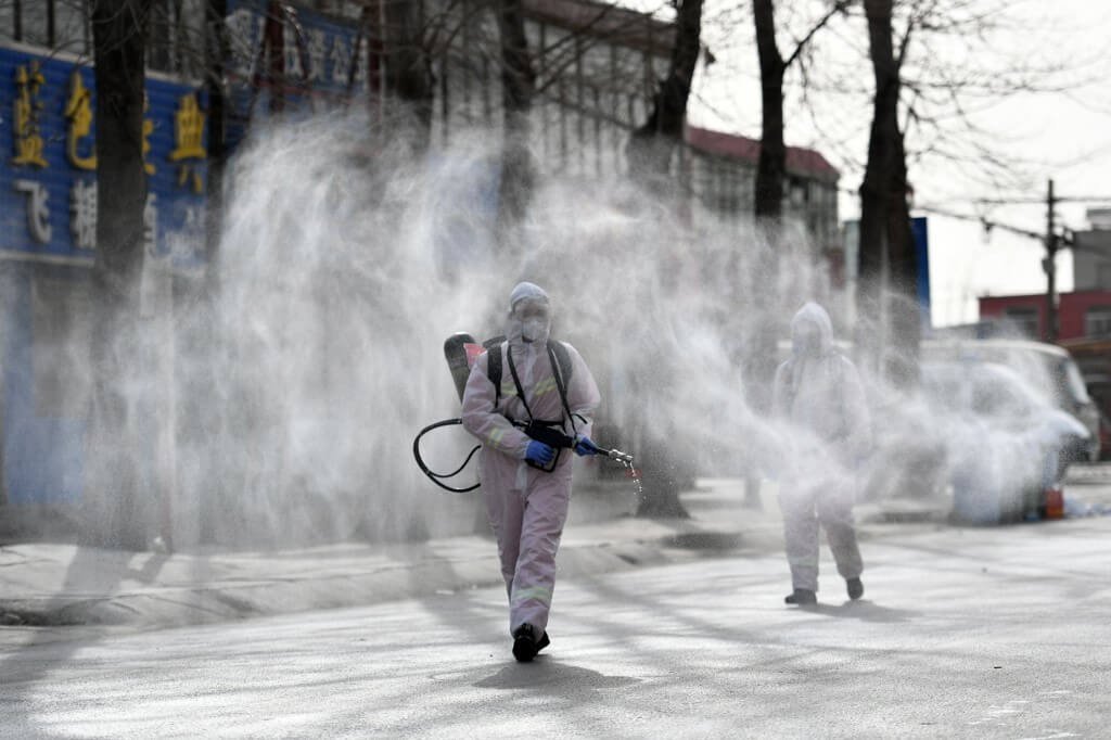 As imagens em Shijiazhuang, no norte da China, relembram os esforços das autoridades chinesas em Wuhan, no início do ano passado