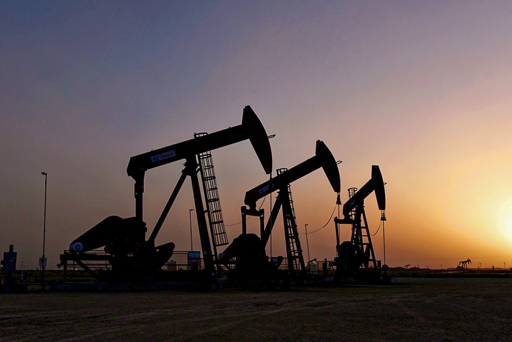 Equipamentos de extração de petróleo em campos terrestres