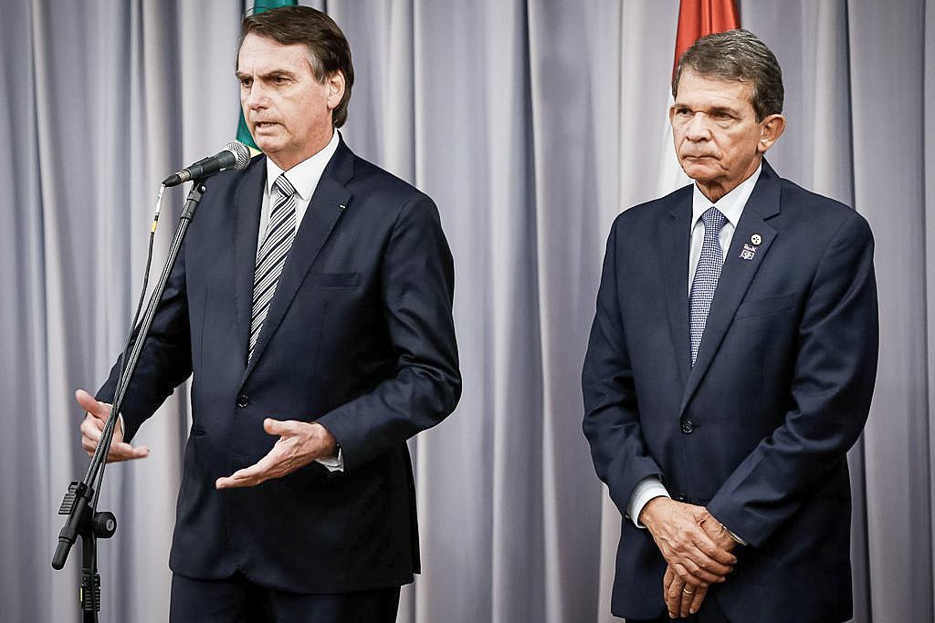 O presidente Jair Bolsonaro discursa durante cerimônia de posse do General Joaquim Silva e Luna, como diretor-geral brasileiro da Itaipu Binacional.