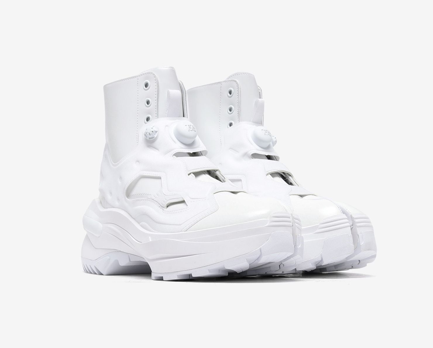 A icônica bota Tabi da Maison Margiela retorna em collab esportiva