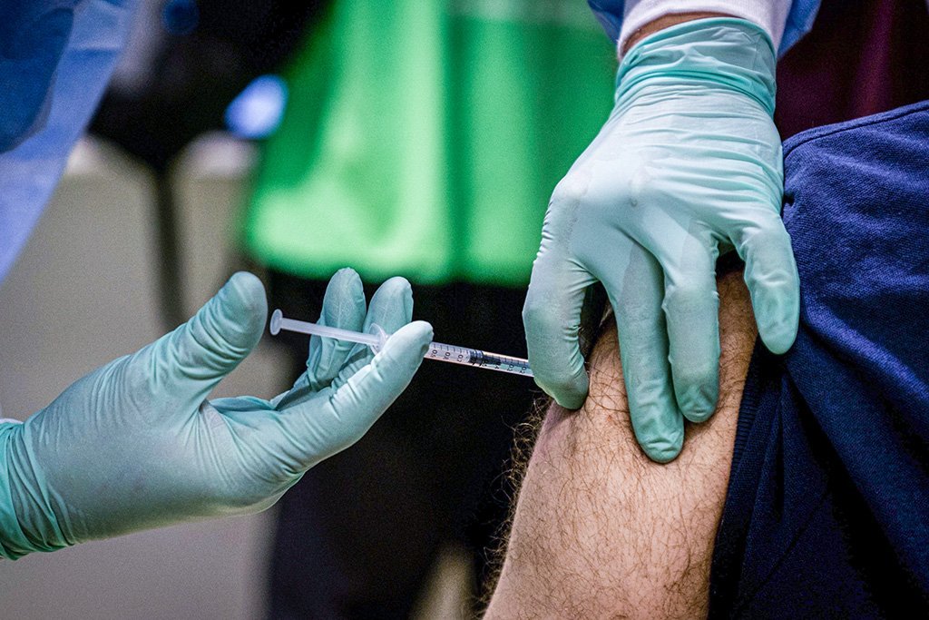 Saúde insere pessoas com HIV em grupo prioritário da vacinação Saúde insere pessoas com HIV em grupo prioritário da vacinação