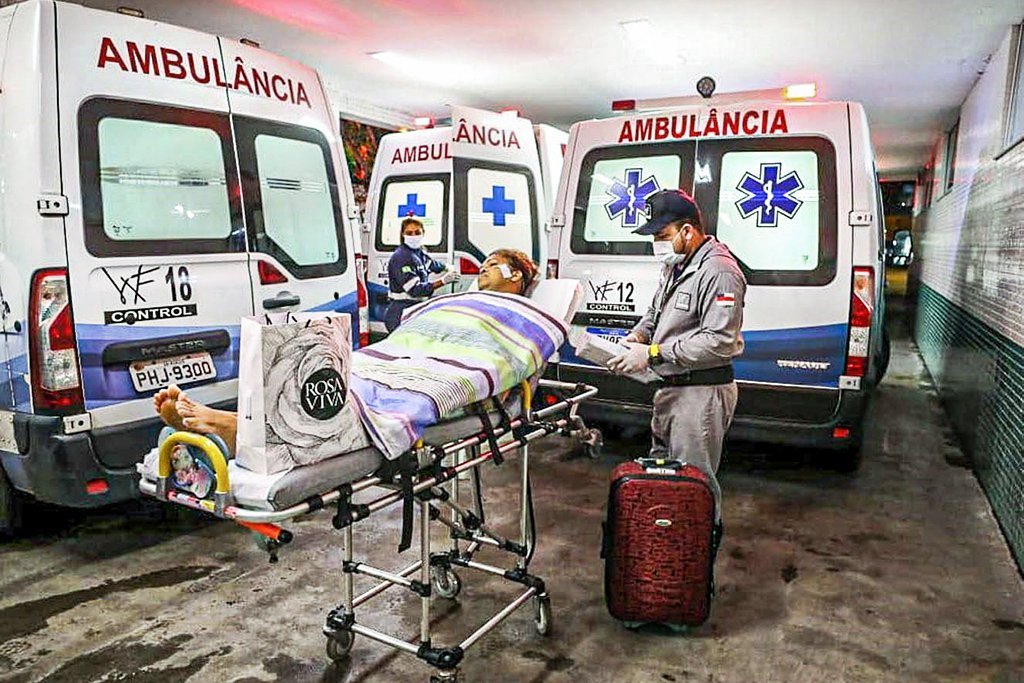 Pacientes com Covid-19 internados em leitos clínicos em Manaus começaram a ser transferidos