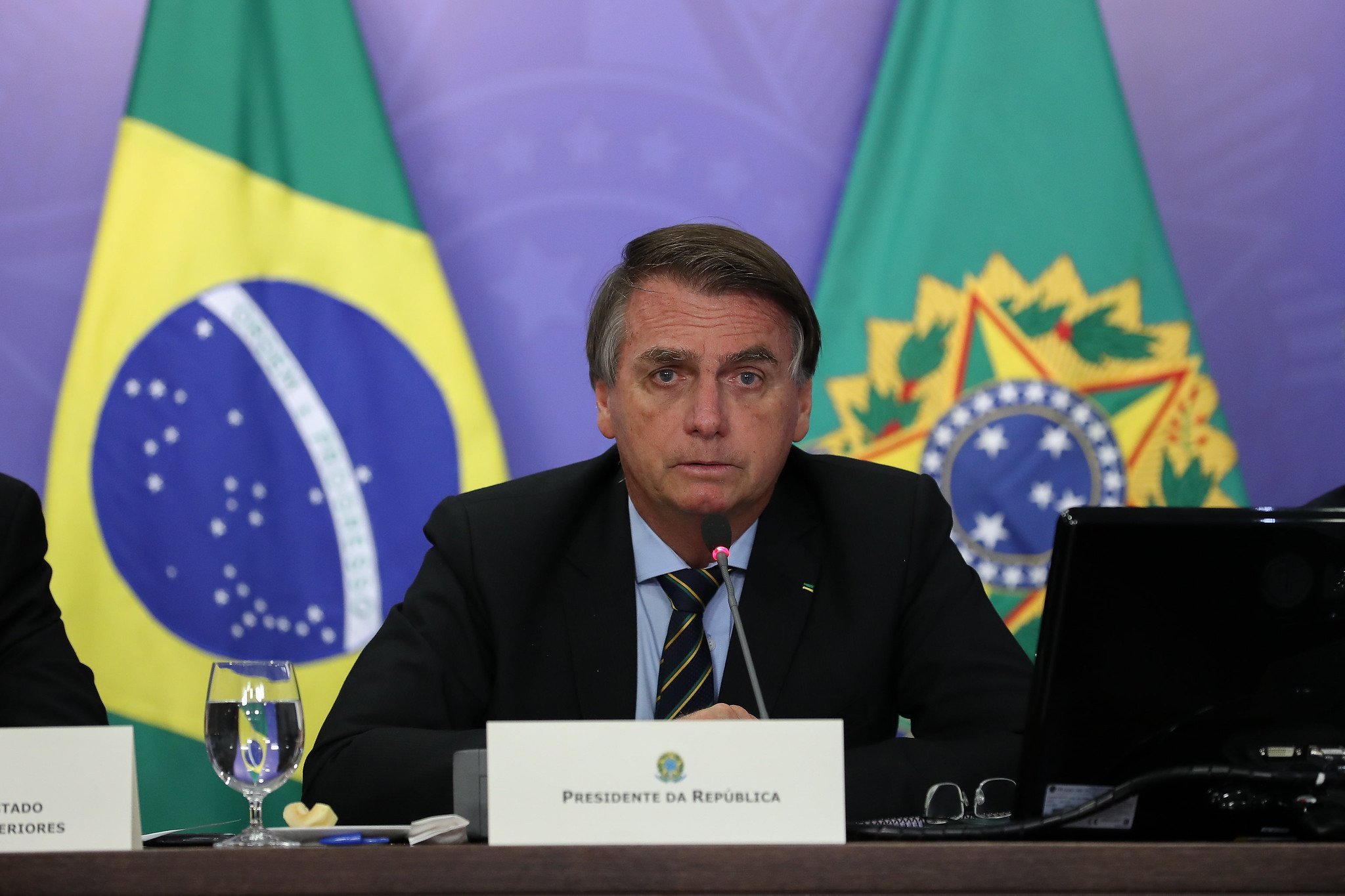 Presidente Jair Bolsonaro durante reunião com Sergio Segovia, Presidente da Apex-Brasil.