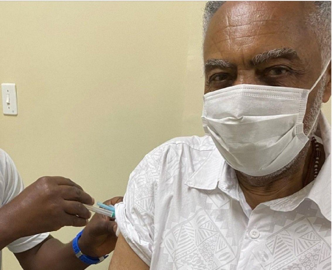 Gilberto Gil vacinado contra covid-19