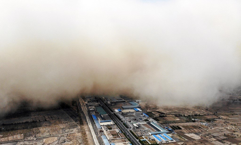 Tempestade de areia cobre Zhangye, cidade na China