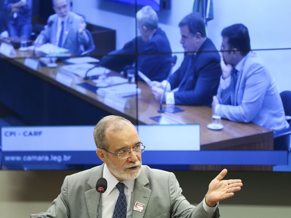 O ex-secretário da Receita Federal Everardo de Almeida Maciel participa de audiência pública na CPI do CARF, na Câmara dos Deputados