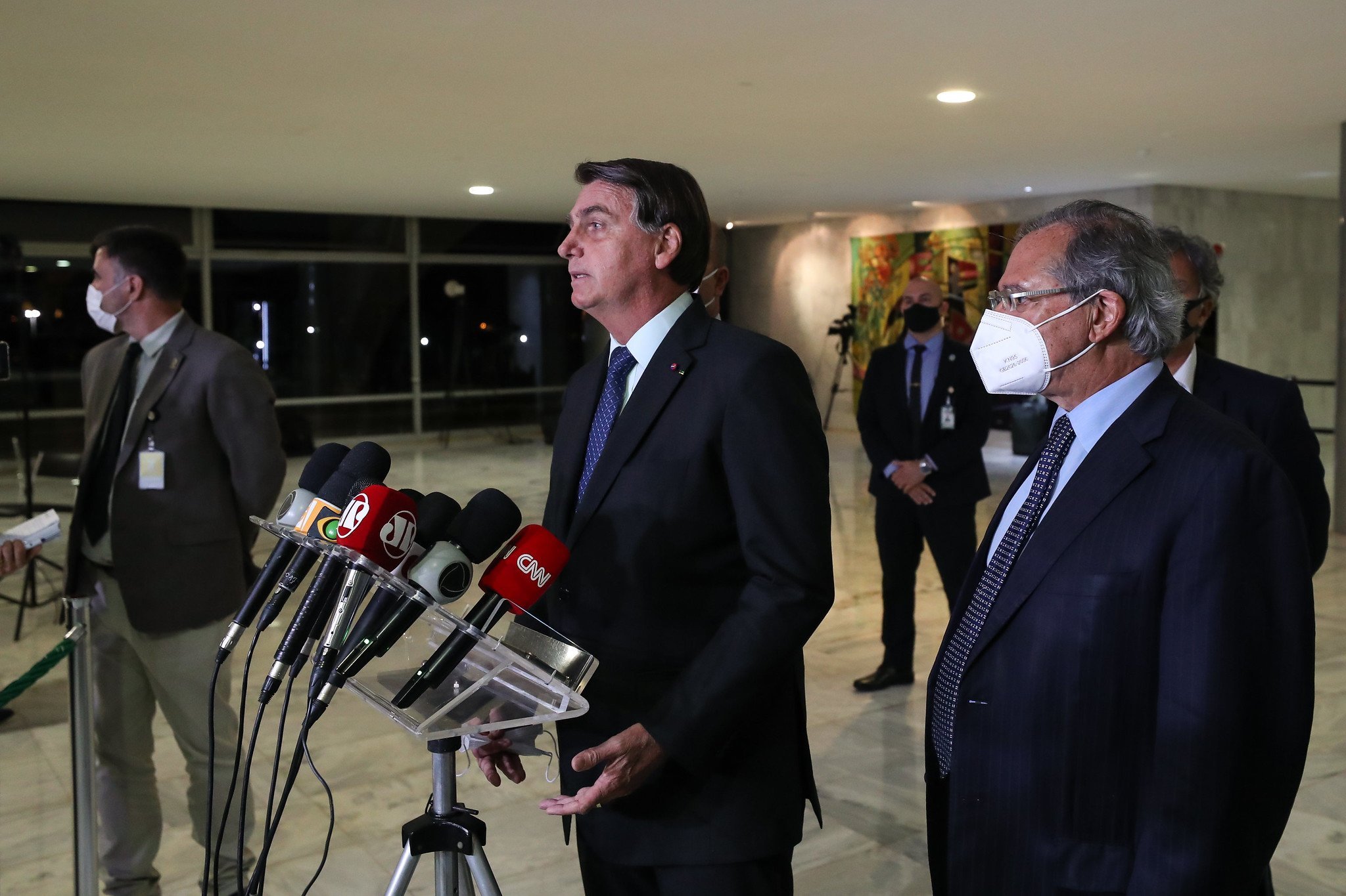 Bolsonaro e Guedes anunciam aprovação, com vetos, do programa de auxílio para o setor de eventos