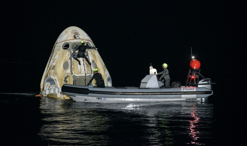 La cápsula SpaceX Crew Dragon con cuatro astronautas recuperada en el Golfo de México