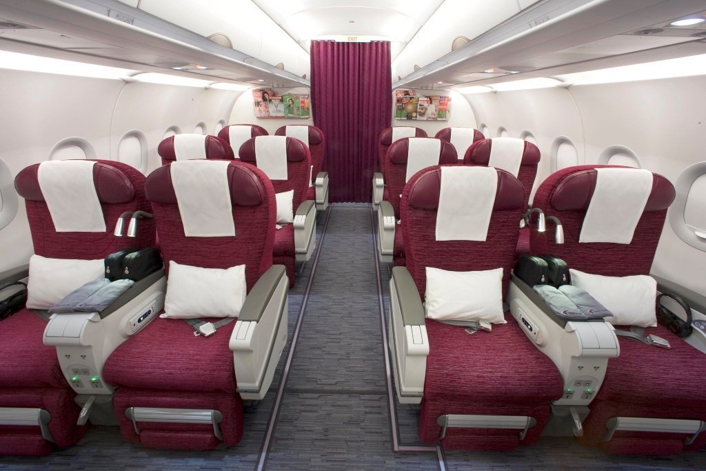 Classe executiva do Airbus A320 da companhia aérea Qatar Airways