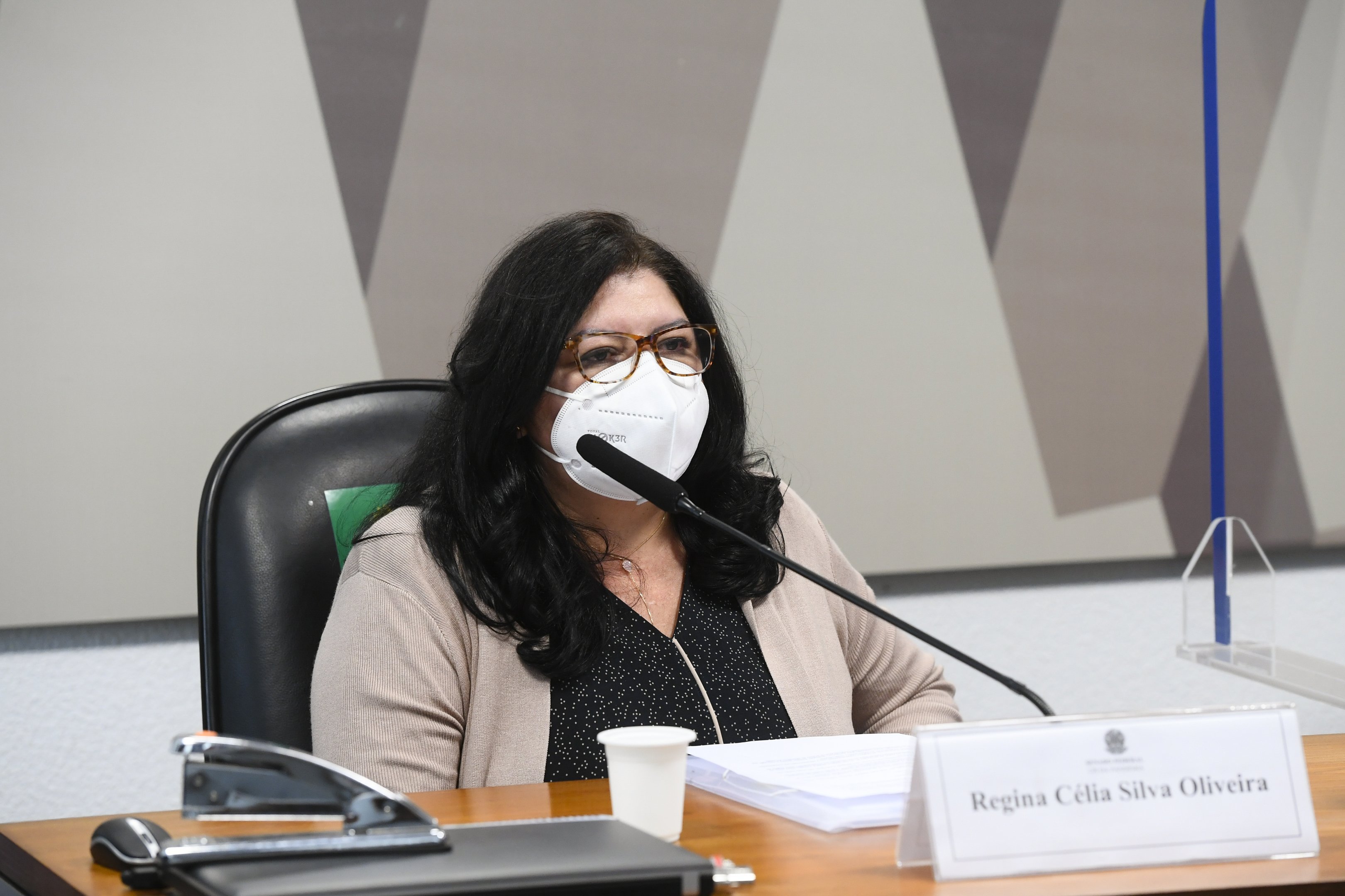 Regina Célia Silva Oliveira, servidora do Ministério da Saúde, presta depoimento à CPI da Covid