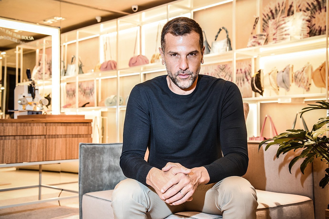 Alexandre Birman, CEO da Arezzo & Co, em loja do grupo de moda
