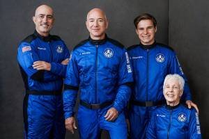 Fora do comando da Amazon, Jeff Bezos embarca para o espaço