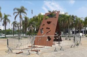 Escultura de Maria Bonomi no Memorial da América Latina