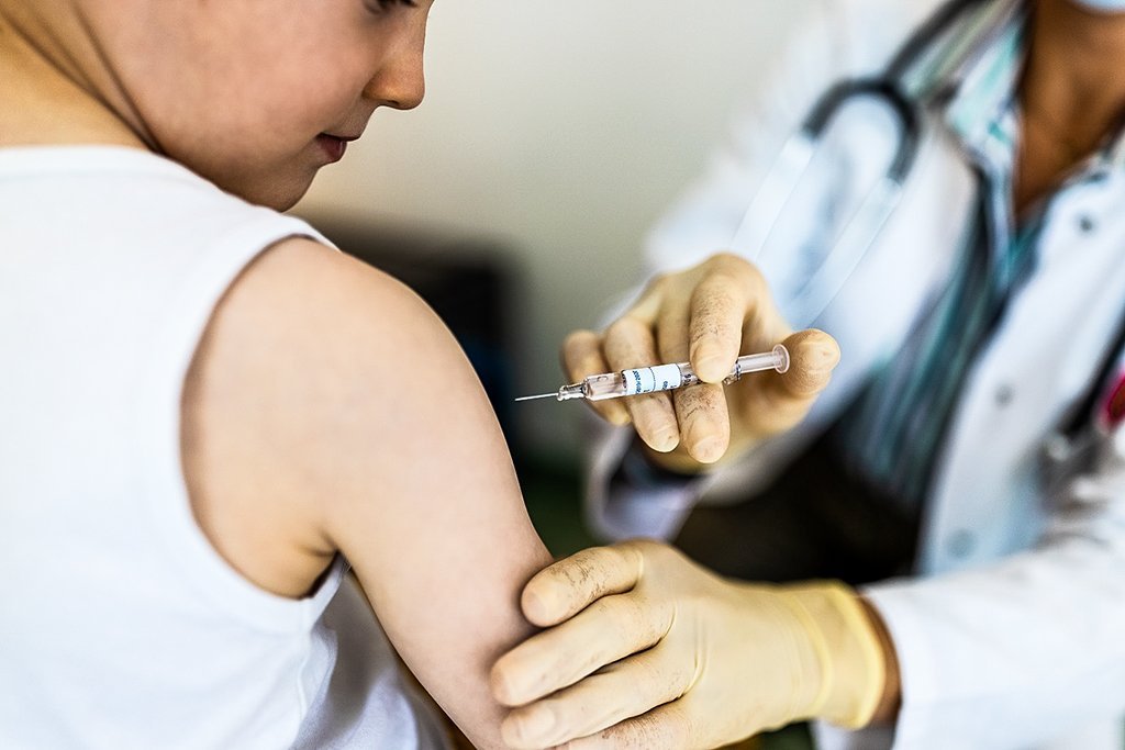 L’UE commence à vacciner les enfants âgés de 5 à 11 ans divisés