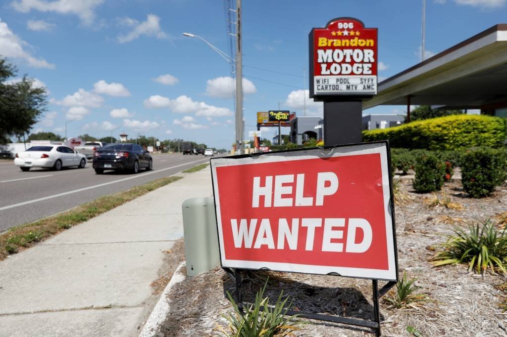 Cartaz anunciando vaga de emprego na Flórida, EUA