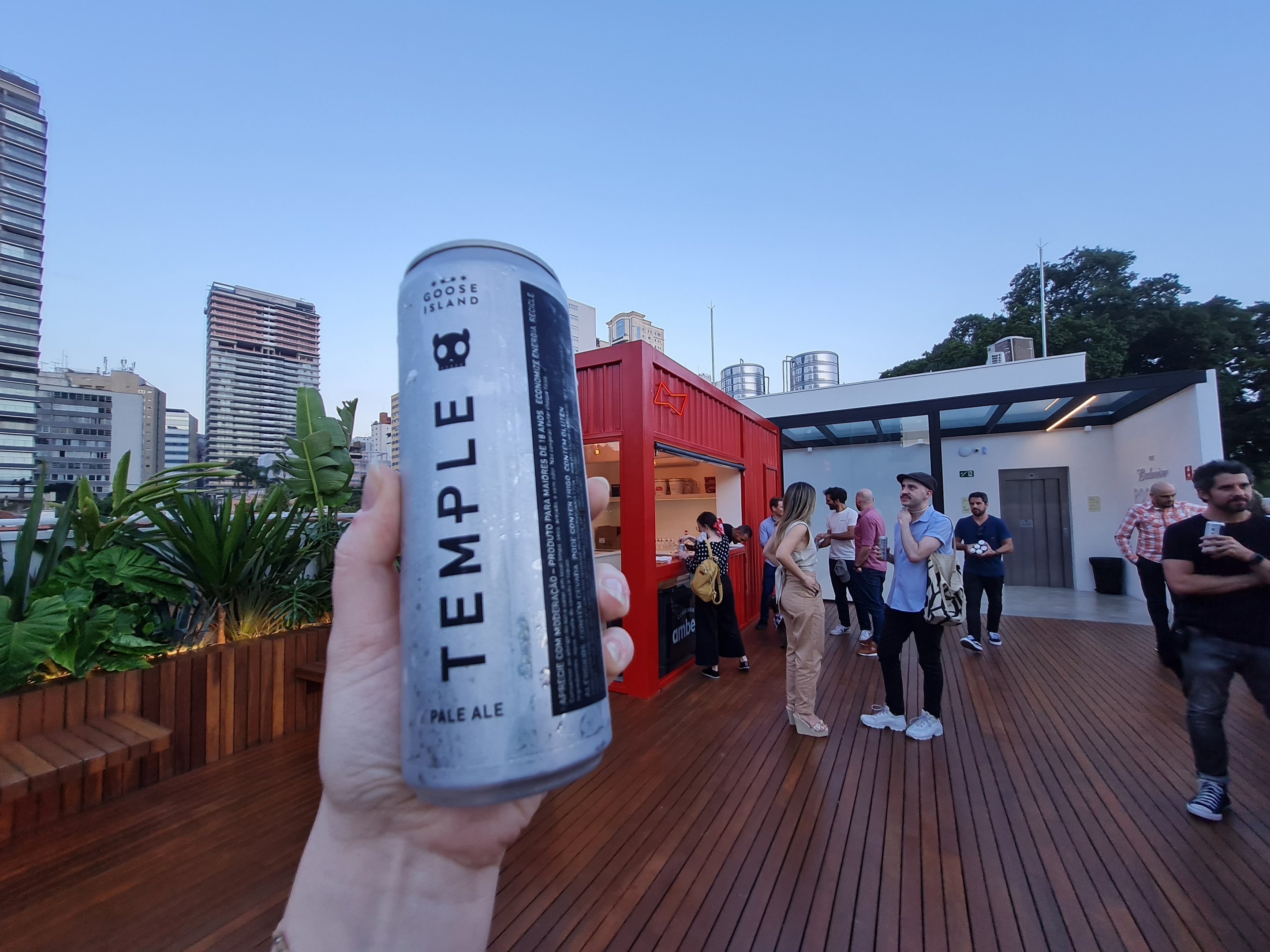 Budweiser Rooftop no novo Zee.Dog Temple, em São Paulo: cerveja especial para o lançamento
