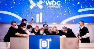 Sócios-fundadores e executivos da WDC Networks (LVTC3), na cerimônia de estreia na B3