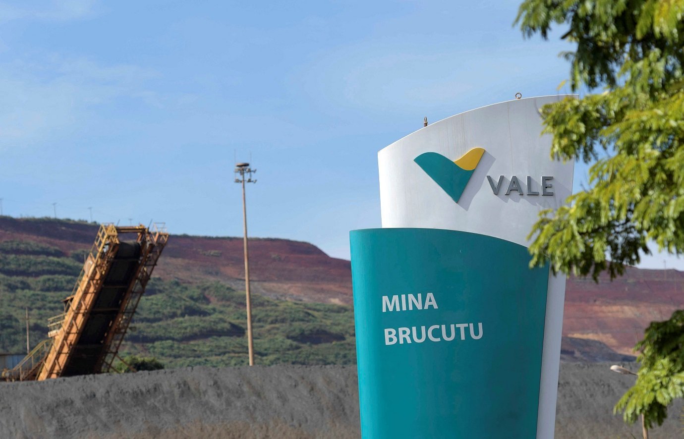 Logo da Vale na entrada da mina de Brucutu, em São Gonçalo do Rio Abaixo
