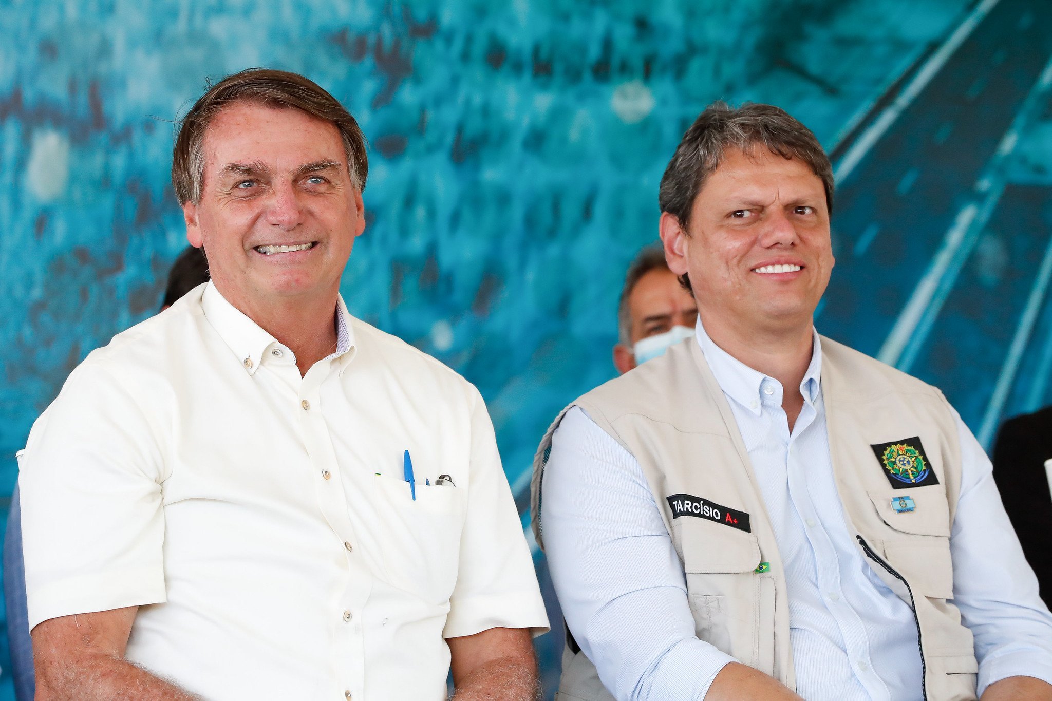 Presidente da República Jair Bolsonaro acompanhado do Ministro da Infraestrutura Tárcísio Gomes de Freitas.