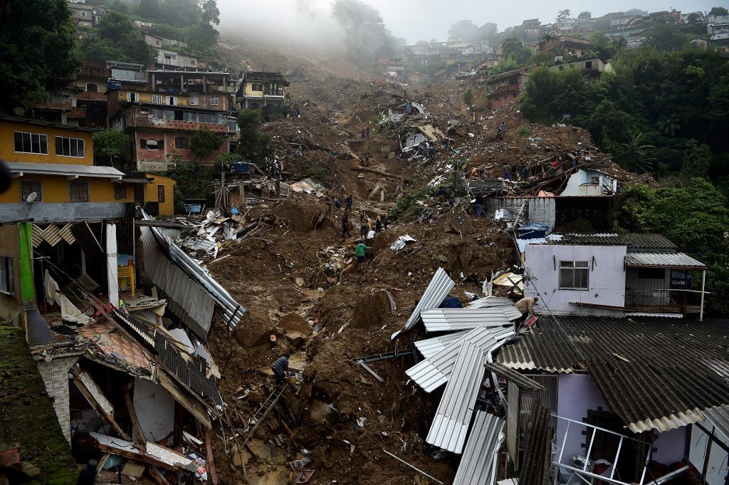 Tragédia em Petrópolis: temporal causa enchentes e deslizamentos na cidade